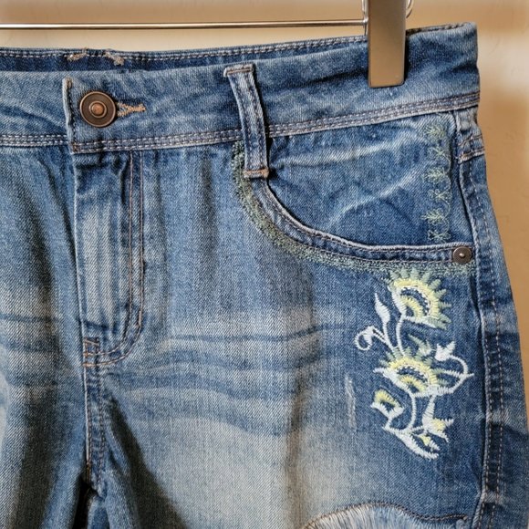 Harper Frayed Step Hem Embroidered Cutoff Denim Jean Shorts - Picture 5 of 16